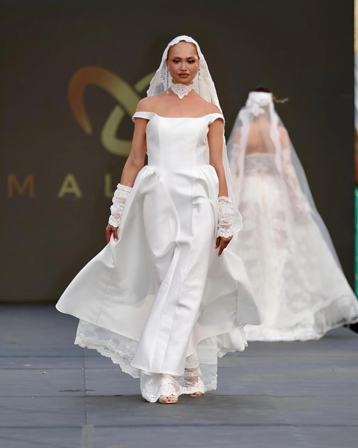 Brautkleider elegante Seiden und Spitzenkleider von MALLOE