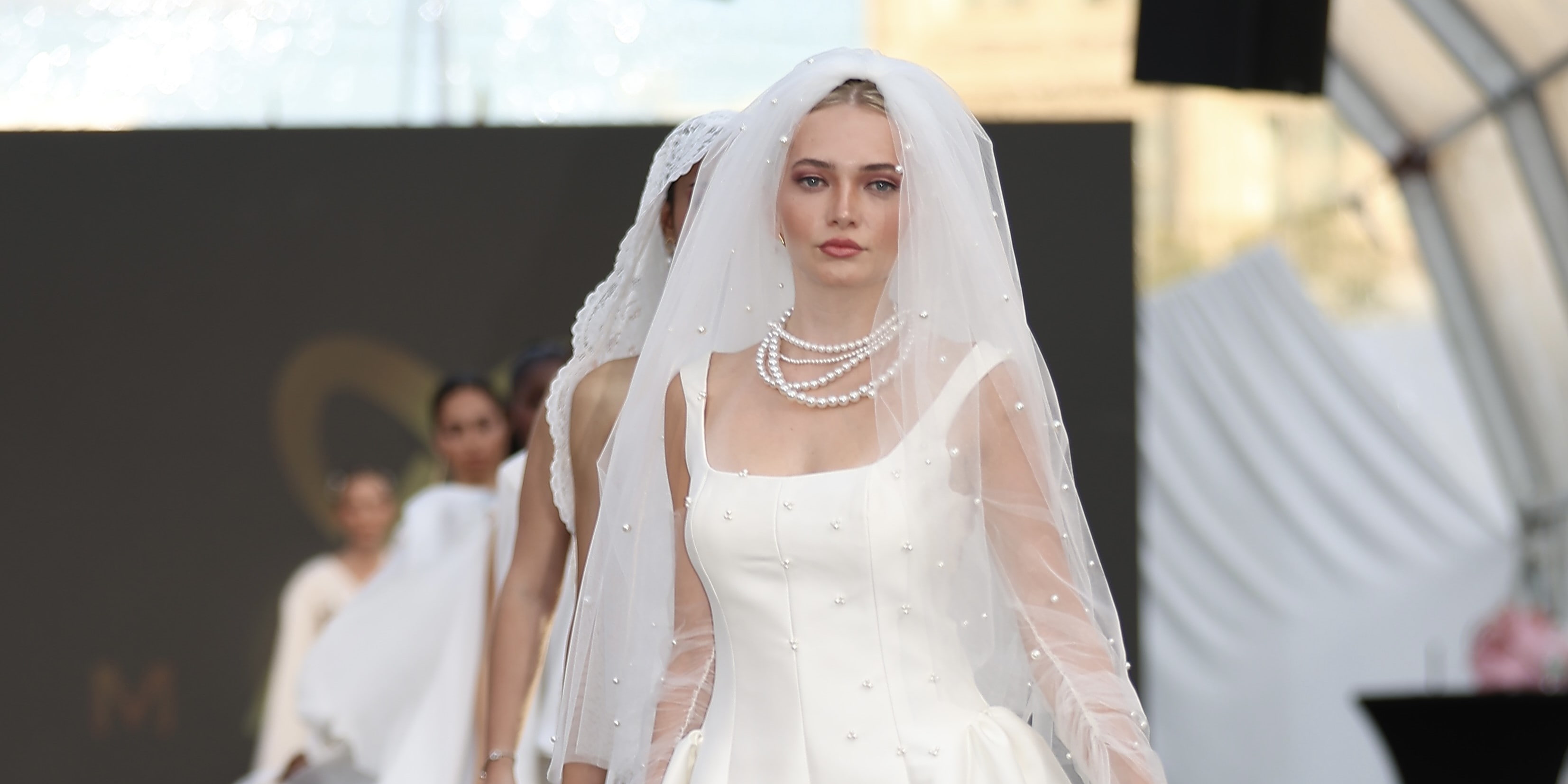 Brautmode Berlin: Braut im Designer-Brautkleid Joy von MALLOE