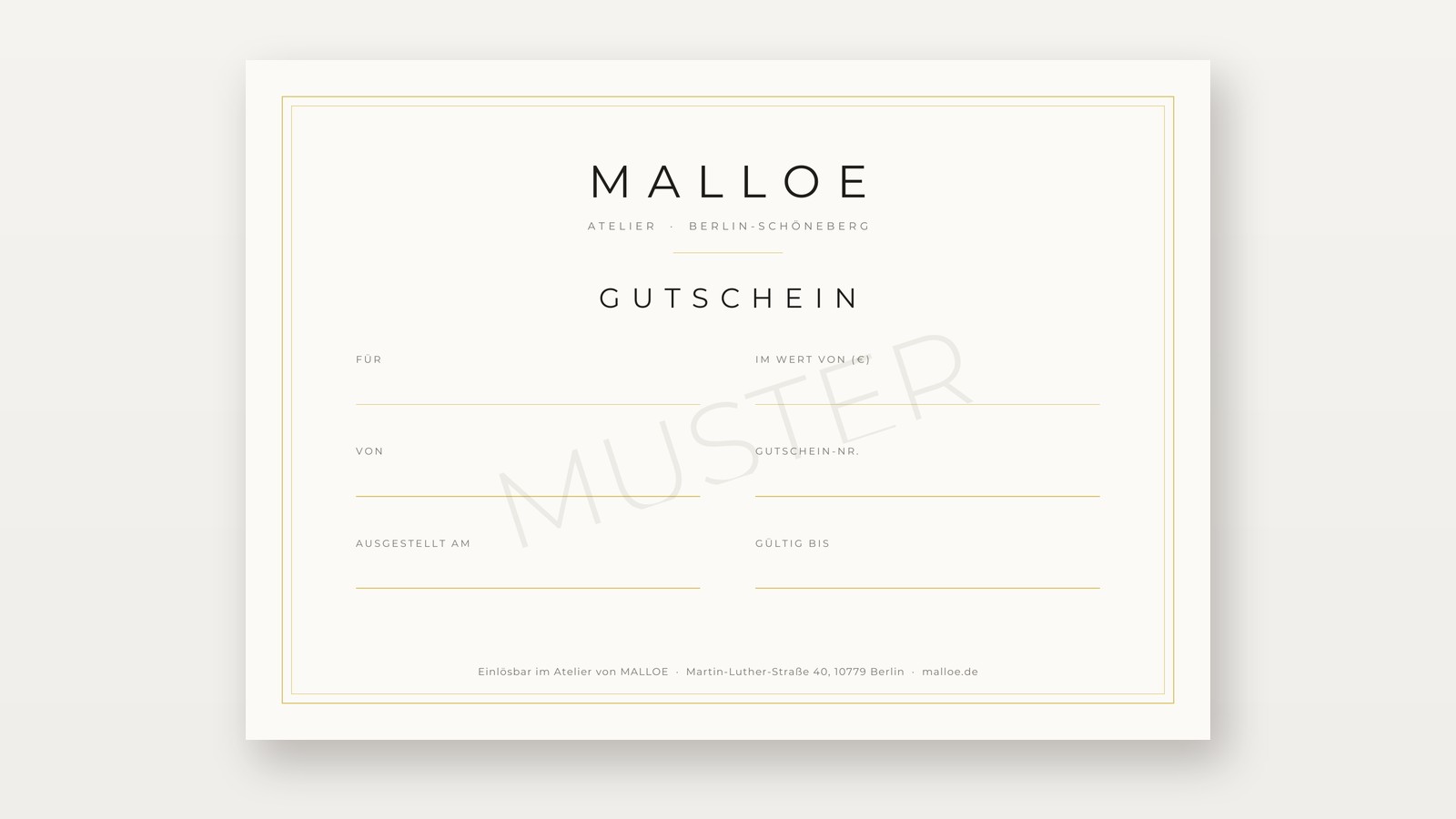 Muster eines Gutscheins von MALLOE aus dem Atelier in Berlin-Schöneberg mit goldenem Rahmen und Feldern für Name, Wert und Gutschein-Nummer