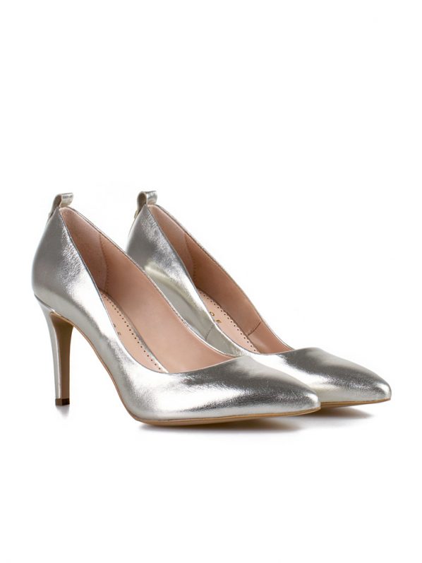 Malloe ESTELLE Pumps: Glamouröse, spitze High Heels aus weichem Ziegenleder in einer metallisch glänzenden Gold-Farbgebung. Die Schuhe haben einen schlanken 8,5 cm hohen Absatz und verkörpern zeitlose Eleganz.
